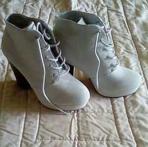 Ankle bootie